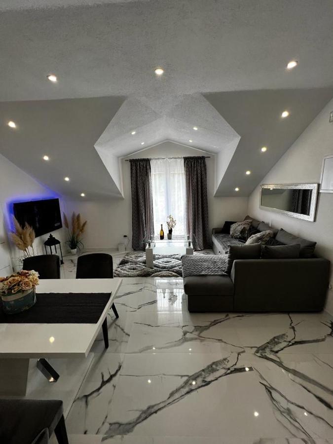 Luxury Apartment Megy Otočac Εξωτερικό φωτογραφία