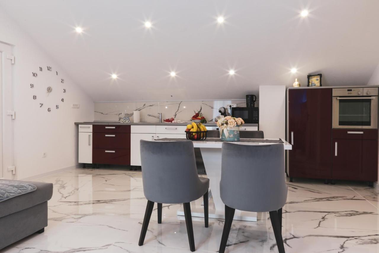 Luxury Apartment Megy Otočac Εξωτερικό φωτογραφία