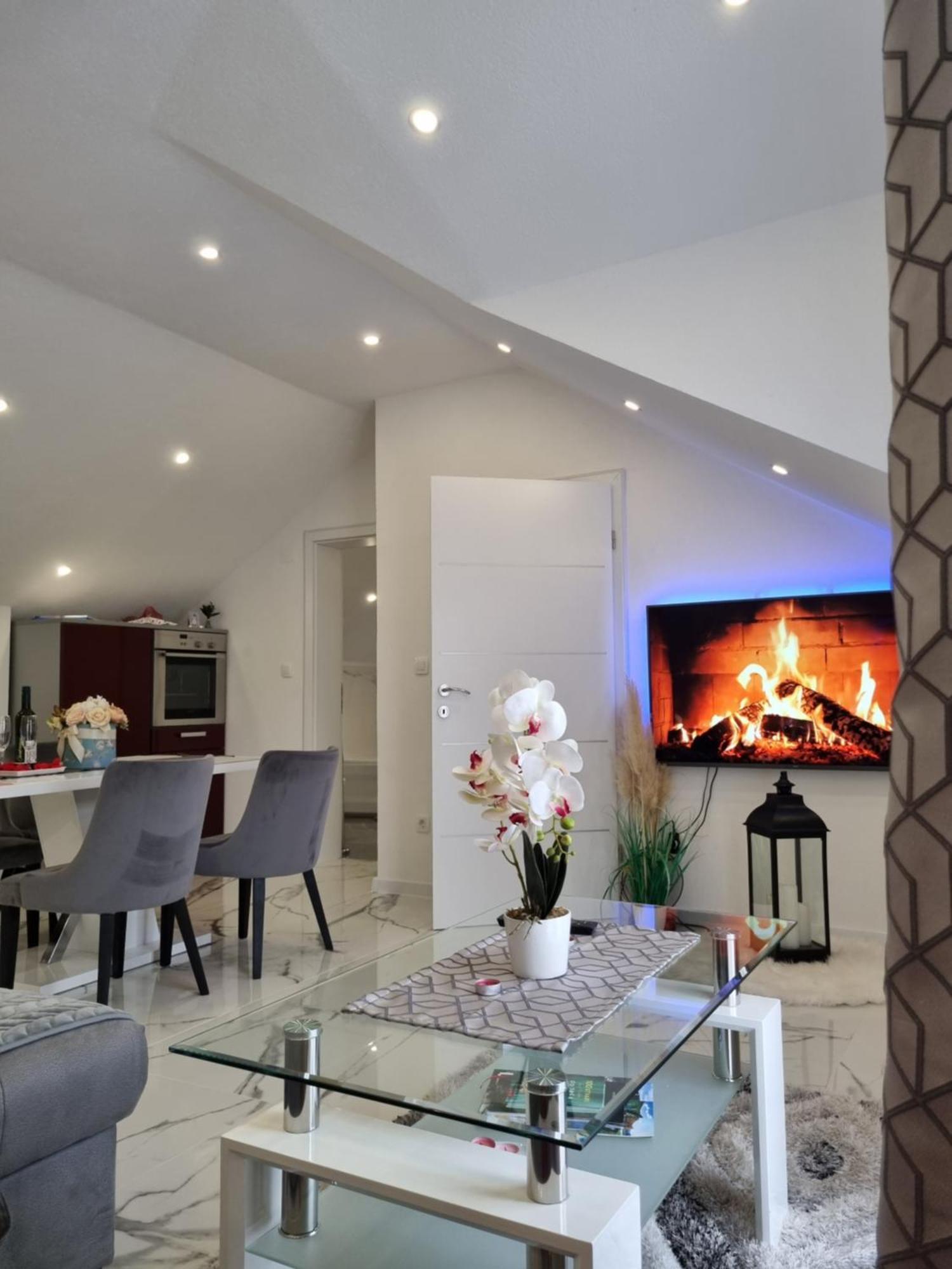 Luxury Apartment Megy Otočac Εξωτερικό φωτογραφία