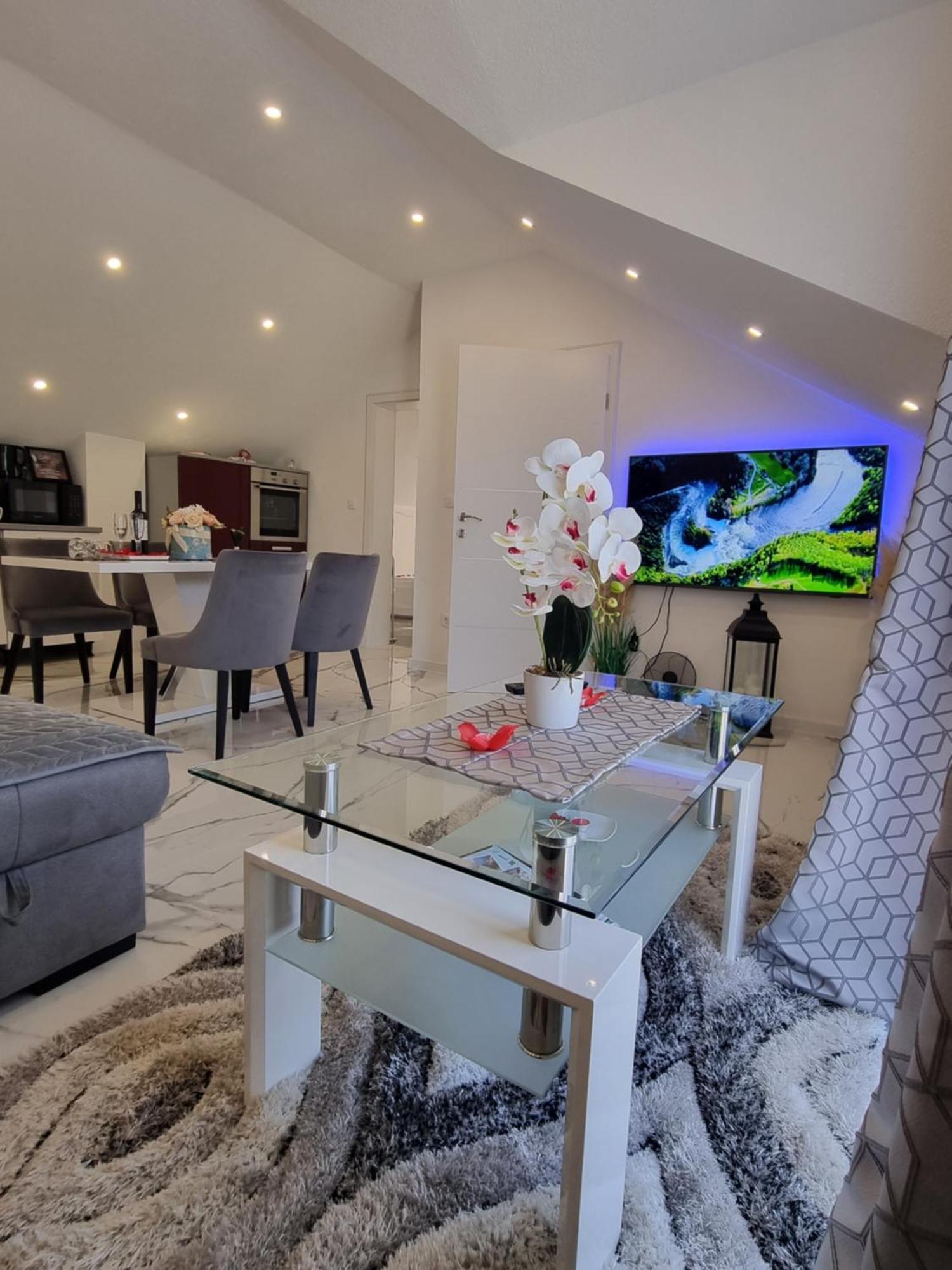Luxury Apartment Megy Otočac Εξωτερικό φωτογραφία