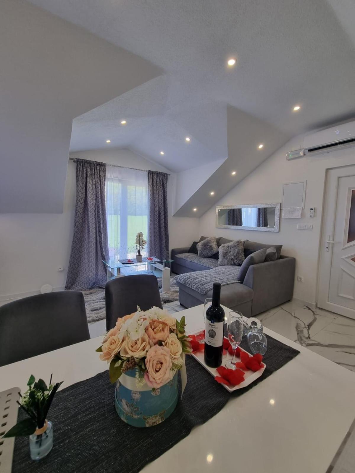 Luxury Apartment Megy Otočac Εξωτερικό φωτογραφία