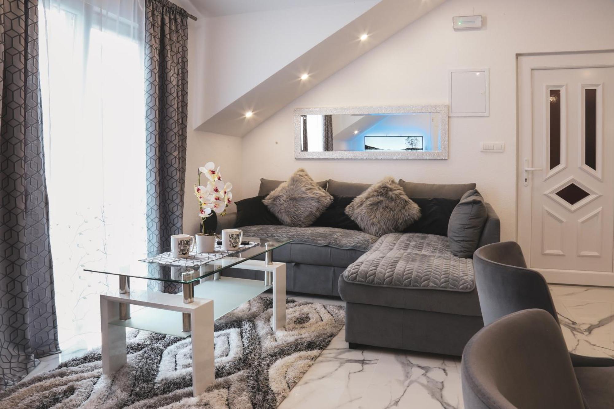 Luxury Apartment Megy Otočac Εξωτερικό φωτογραφία